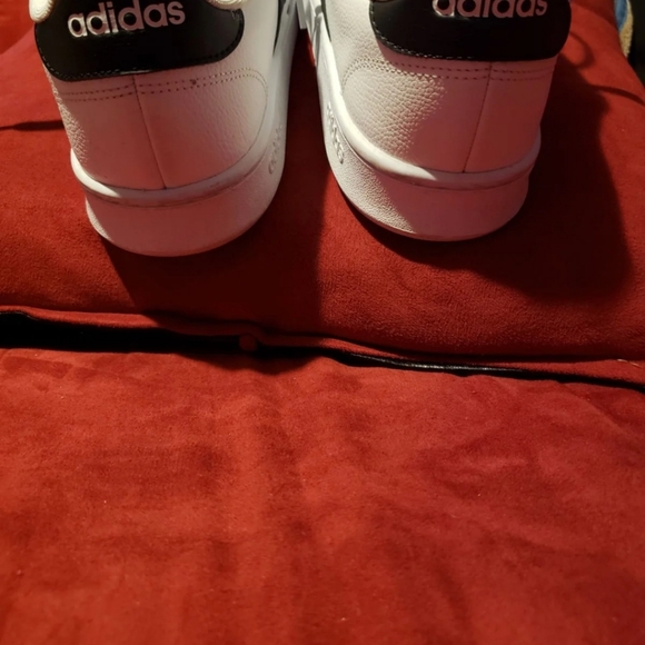Adidas - Picture 3 of 4